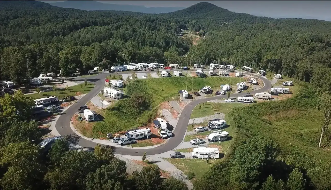 Cómo buscar camping y elegir un área camper sin sorpresas