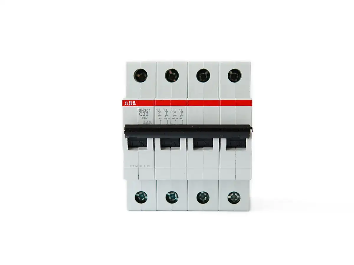 Magnetotérmico C10 en camper - ¿Cuándo usarlo y por qué?