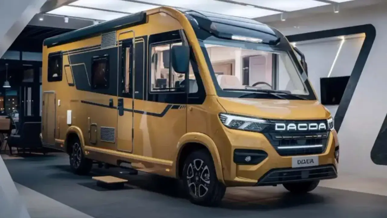 Autocaravana Dacia Sandman dorada, lista para aventuras.