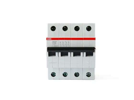 Magnetotérmico C10 en camper - ¿Cuándo usarlo y por qué?