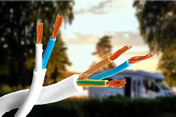 Sección de cable para 4000w, ideal para alimentar tu autocaravana en plena naturaleza.