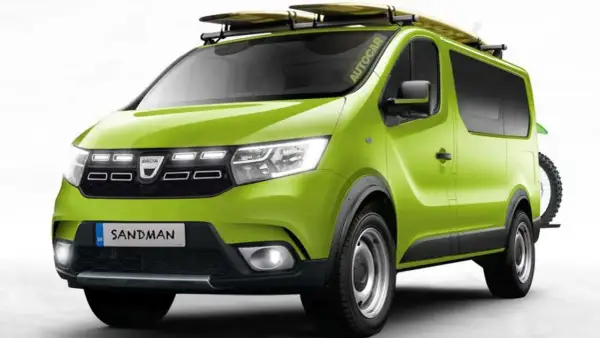 Dacia Sandman verde brillante, lista para la aventura con tablas de surf en el techo y rueda de repuesto.