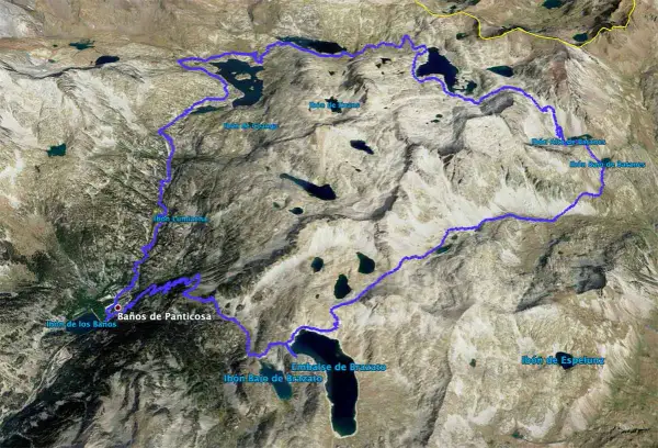 Mapa de rutas desde Baños de Panticosa, mostrando senderos azules que rodean ibones como Lumpiacha, Guarga y Brazato.